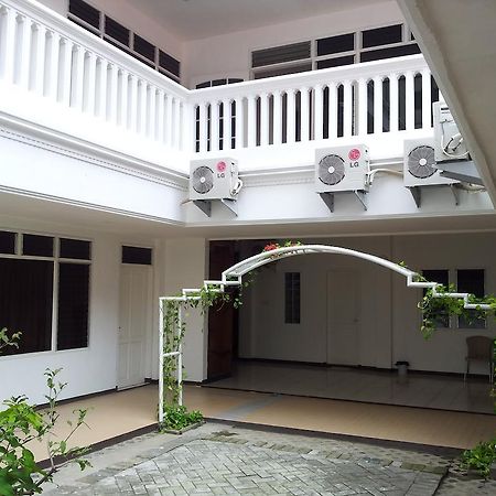 Loxy Inn Surabaia Exterior foto