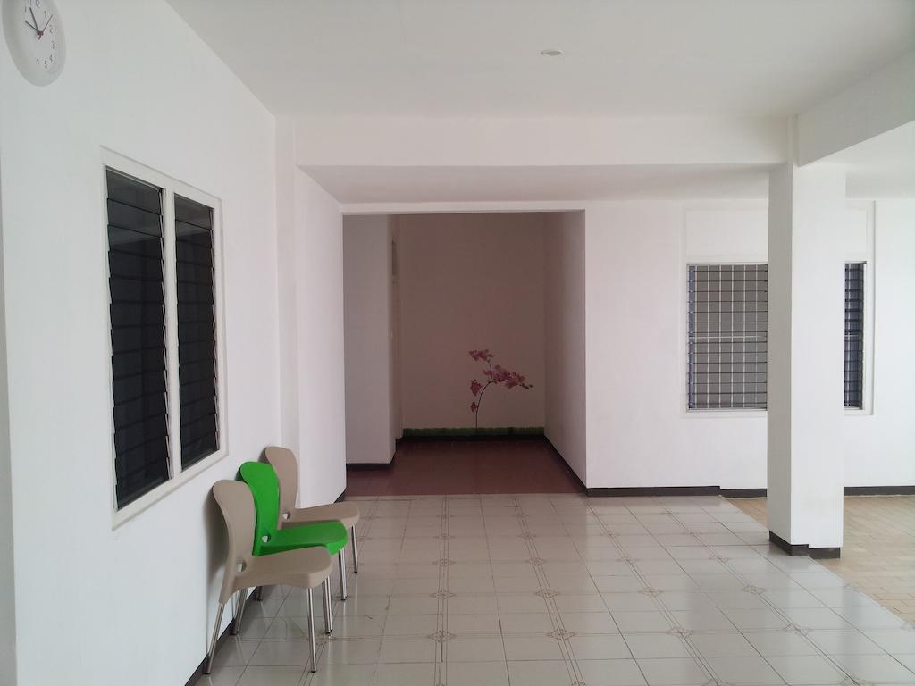 Loxy Inn Surabaia Exterior foto